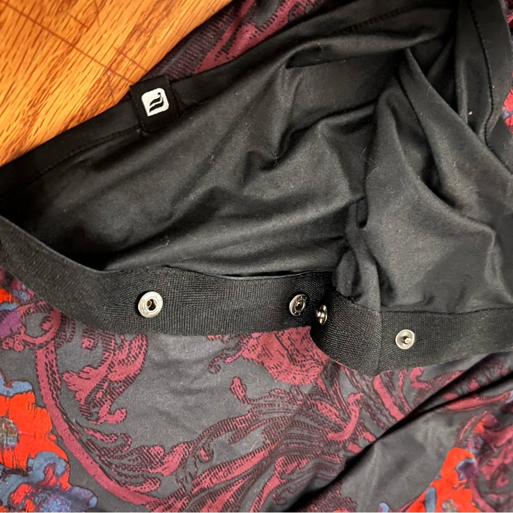 Button sports scarf